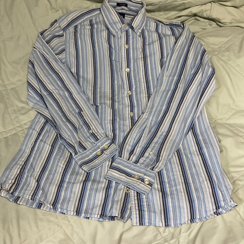 The Gap long sleeve shirt small, pin strip in shades of blue.   M158